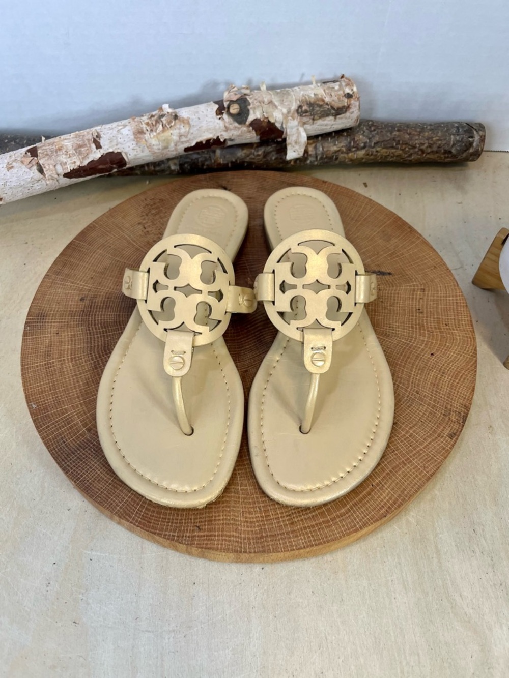 Tory Burch Miller Metallic Champagne Gold Leather Thong Sandals Size 9 - Picture 5 of 15